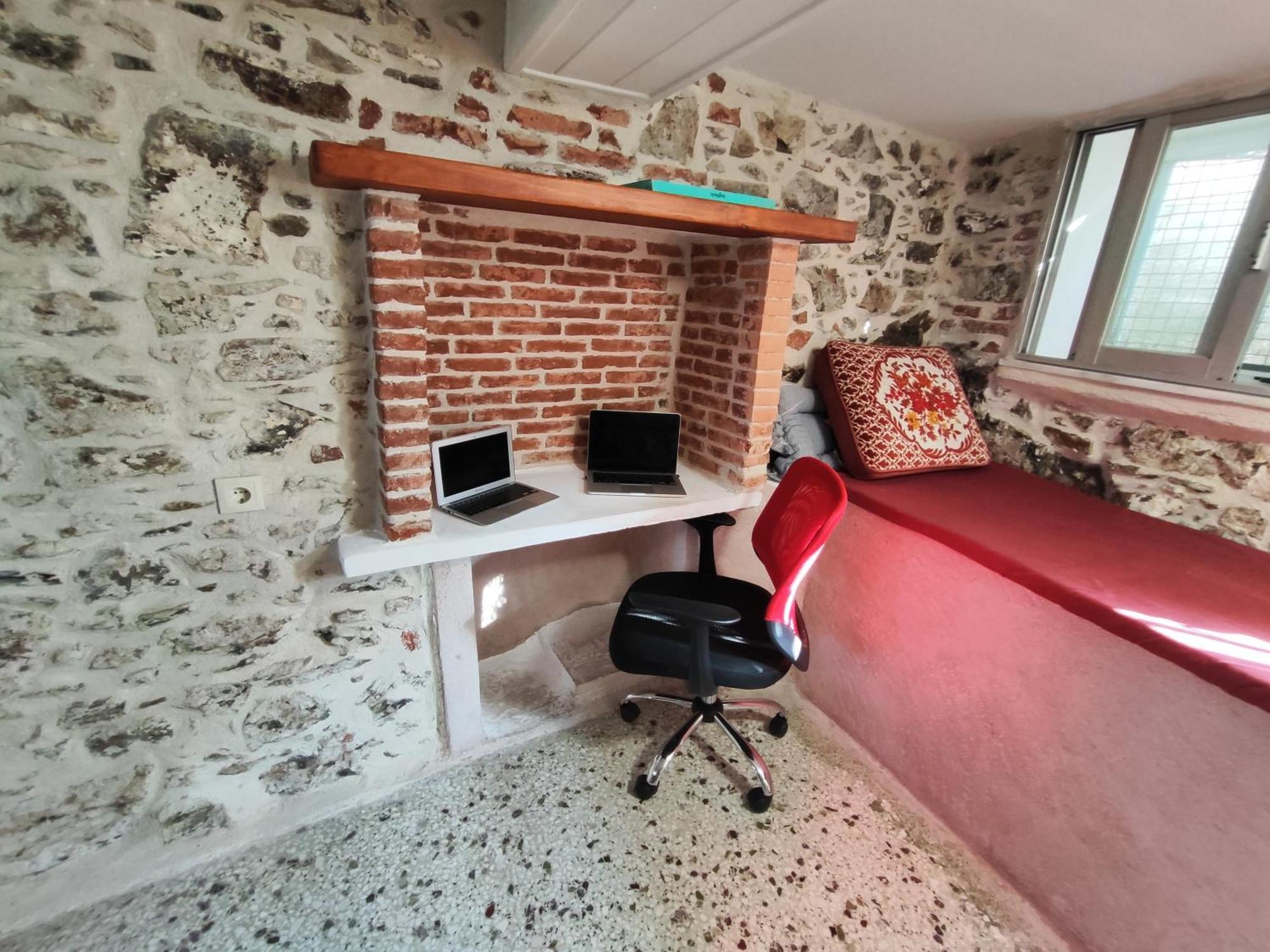 Best Sunset & Sunrise Budget Rooms Mytilíni Exteriör bild